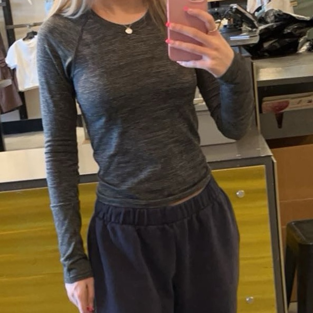 Lululemon black swiftly tech long sleeve race length size 4